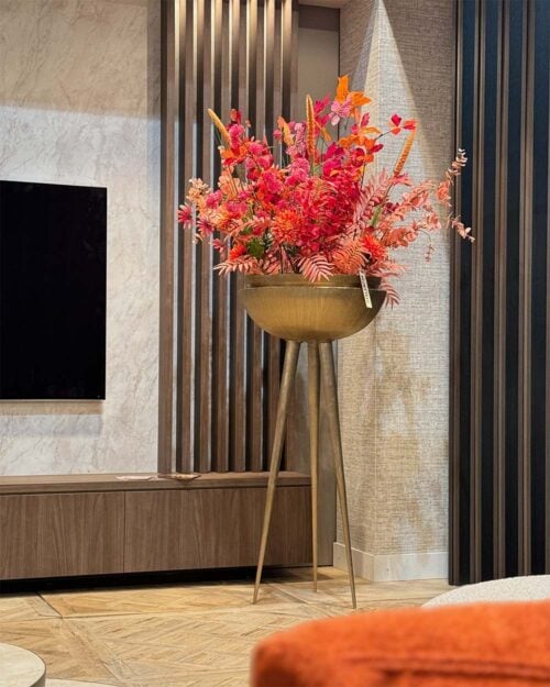 Zijden bloemstuk in gouden 3 poot - op maat gemaakt door Stylerz24