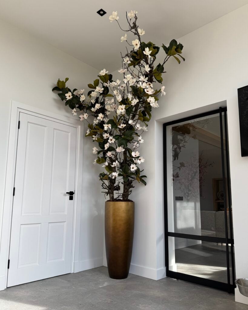 Kunst Magnoliaboom in gouden pot keuken - op maat gemaakt door STYLERZ24