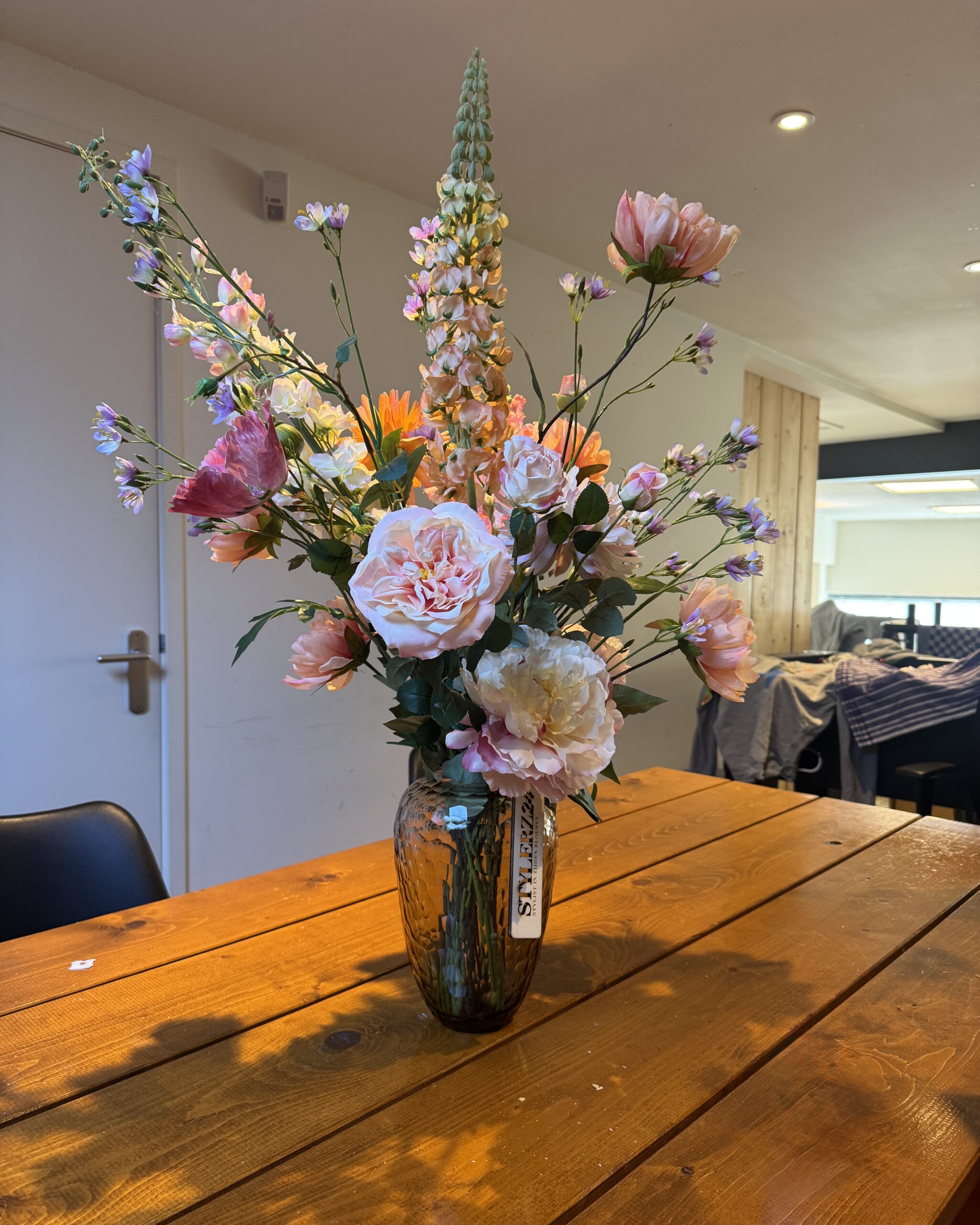 Zijden boeket Pastel Bloom in Bombyxx vaas – luxe pastelkleurig bloemstuk - STYLERZ24