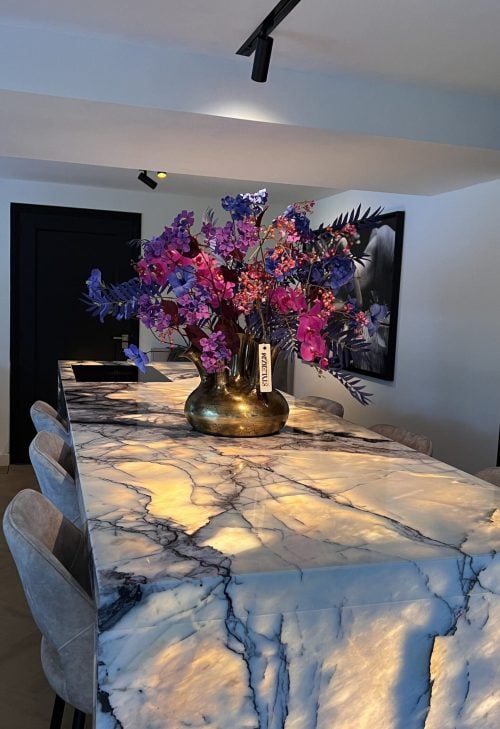 Zijden boeket in elle kleuren in gouden tuitvaas -STYLERZ24