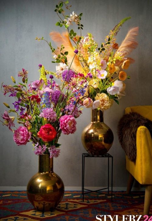 Zijden bloemen boeketten in gouden vaas - kleurrijk kunstboeket voor interieur